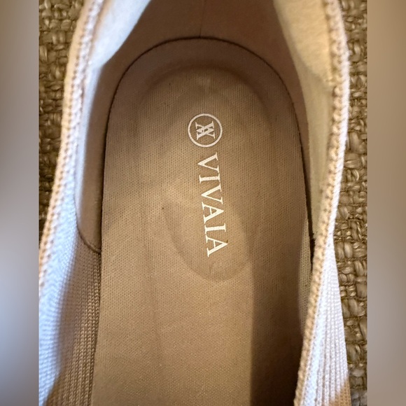 VIVAIA Square Toe Mary Jane Flats Size 7-7.5 in Almond - Picture 2 of 6